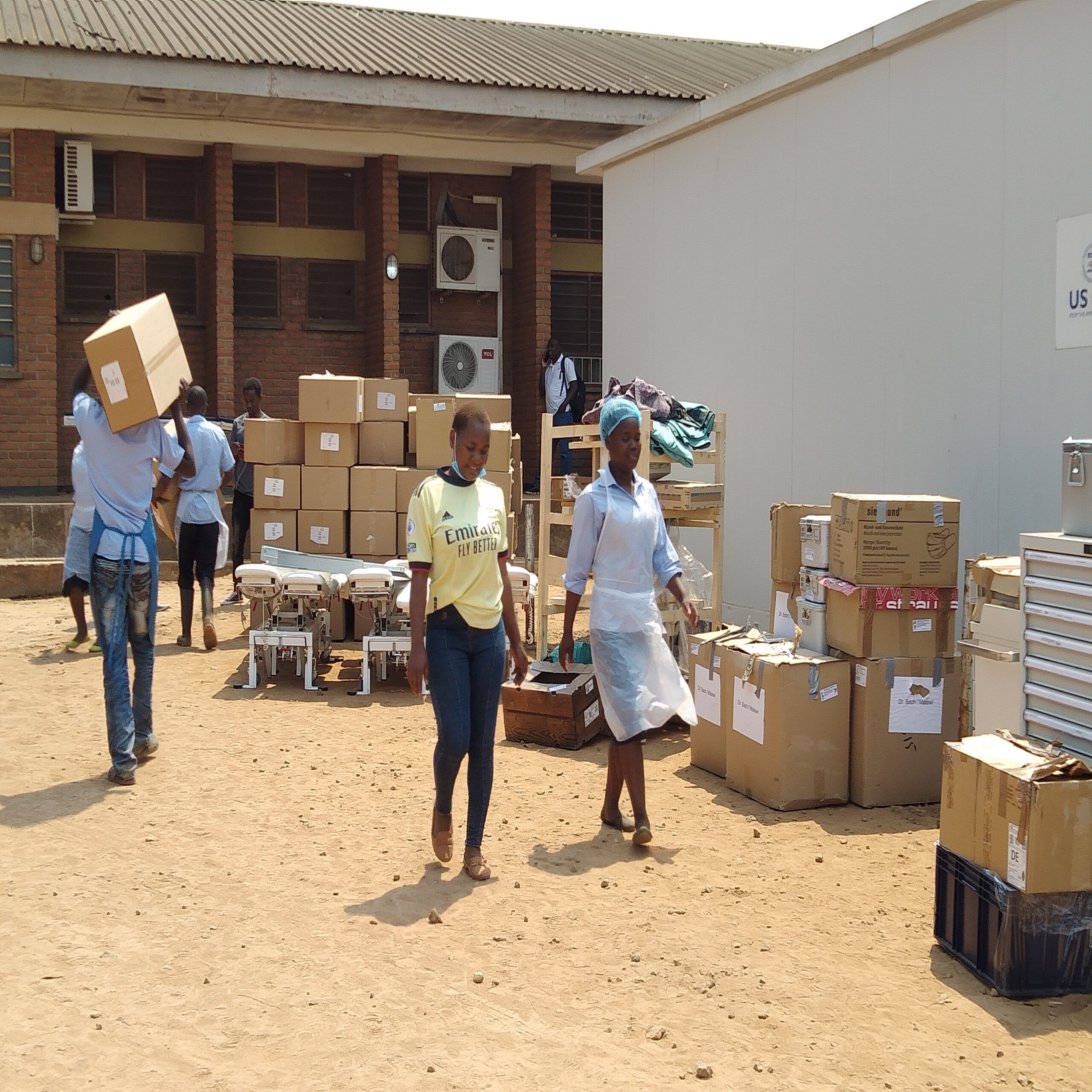 Große Freude über neue Kittel und Geräte in Malawi – Spenden konnten jetzt verteilt werden